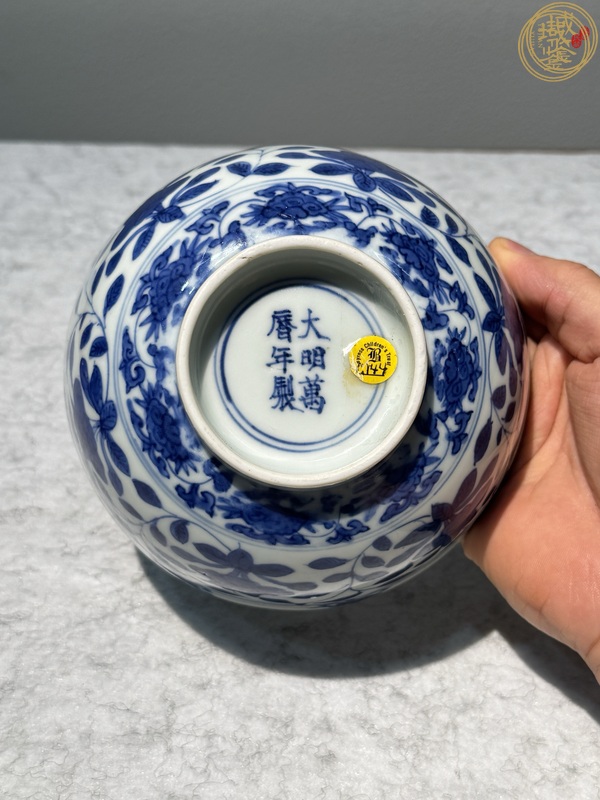 古玩陶瓷明萬歷青花花卉八寶龍紋碗真品鑒賞圖
