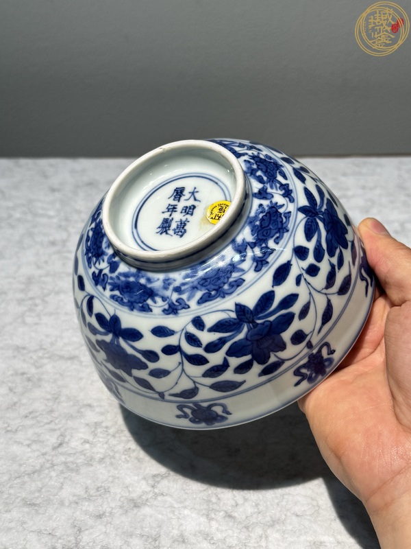 古玩陶瓷明萬歷青花花卉八寶龍紋碗真品鑒賞圖