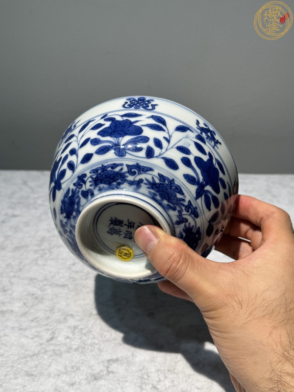 古玩陶瓷明萬歷青花花卉八寶龍紋碗真品鑒賞圖