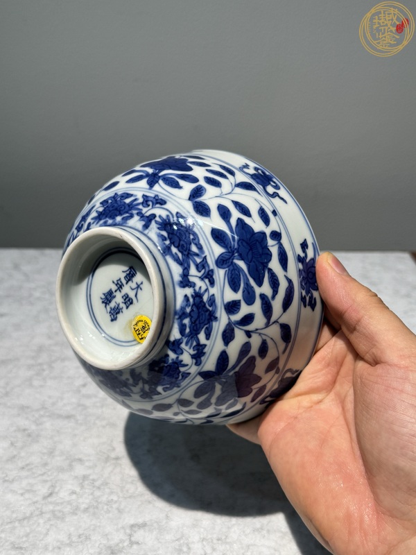 古玩陶瓷明萬歷青花花卉八寶龍紋碗真品鑒賞圖