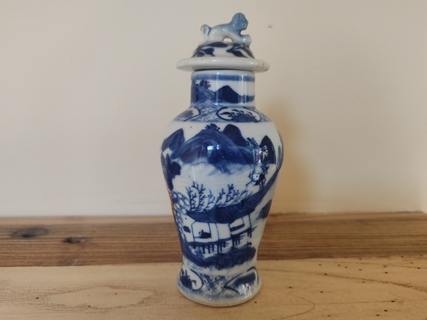 古玩轉(zhuǎn)賣山水紋青花雞腿蓋瓶拍賣，當(dāng)前價(jià)格380元
