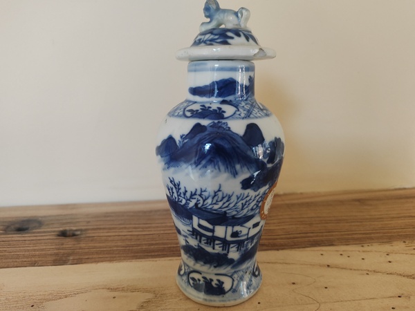 古玩陶瓷山水紋青花雞腿蓋瓶拍賣，當(dāng)前價格1000元