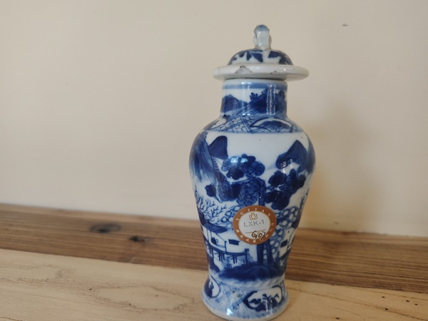 古玩陶瓷山水紋青花雞腿蓋瓶拍賣，當(dāng)前價格1000元