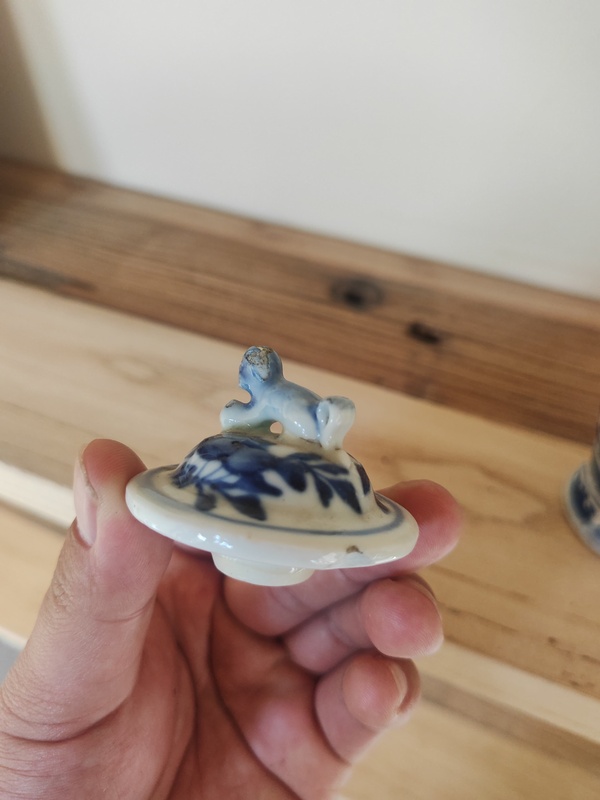 古玩陶瓷山水紋青花雞腿蓋瓶拍賣，當(dāng)前價格1000元