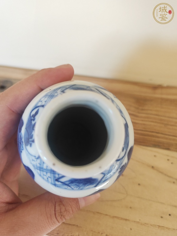 古玩陶瓷山水紋青花雞腿蓋瓶真品鑒賞圖