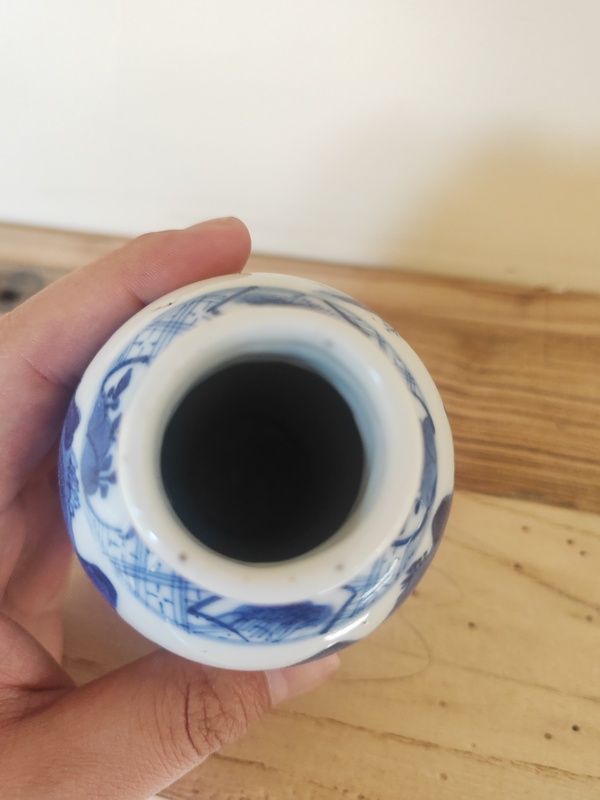 古玩陶瓷山水紋青花雞腿蓋瓶拍賣，當(dāng)前價格1000元
