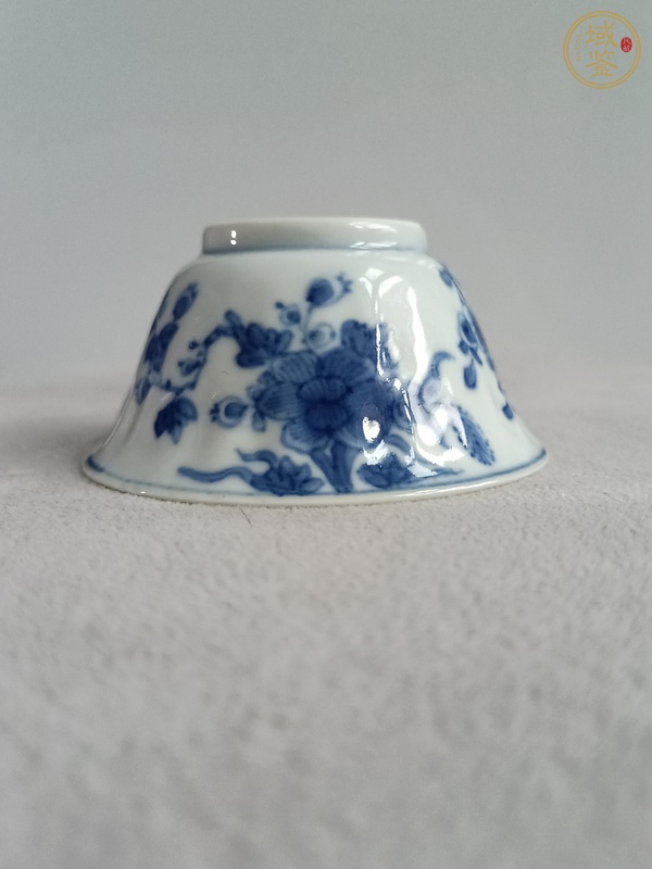 古玩陶瓷花卉紋青花杯真品鑒賞圖