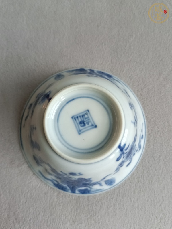 古玩陶瓷花卉紋青花杯真品鑒賞圖