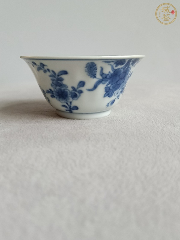 古玩陶瓷花卉紋青花杯真品鑒賞圖