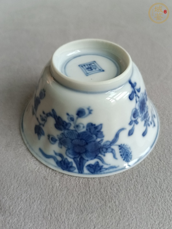 古玩陶瓷花卉紋青花杯真品鑒賞圖