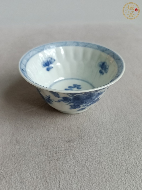 古玩花卉紋青花杯真品鑒賞圖