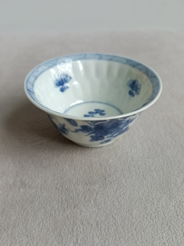 古玩轉(zhuǎn)賣花卉紋青花杯拍賣，當(dāng)前價(jià)格380元
