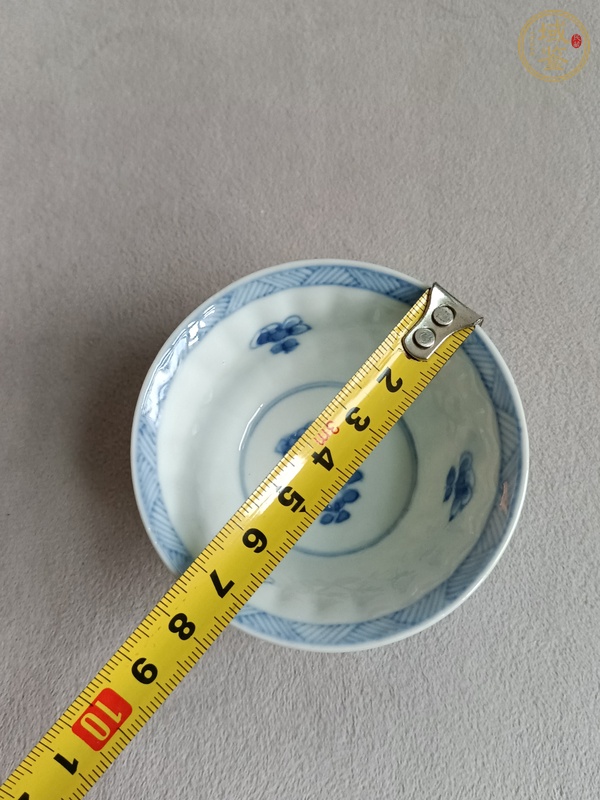 古玩陶瓷花卉紋青花杯真品鑒賞圖