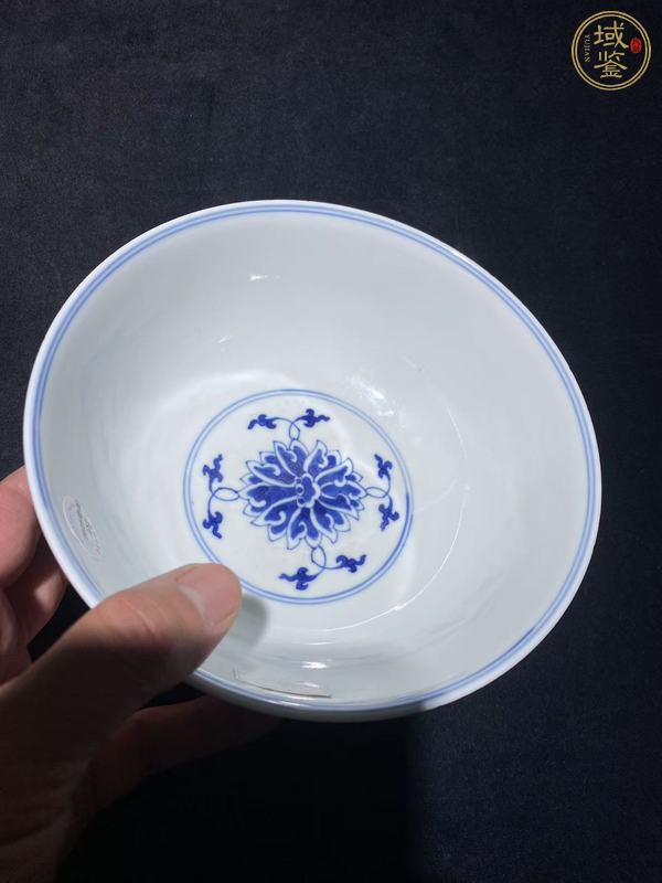 古玩陶瓷花卉紋青花碗真品鑒賞圖