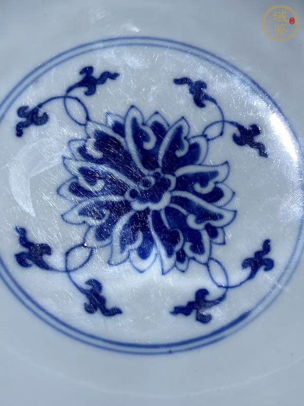 古玩陶瓷花卉紋青花碗真品鑒賞圖