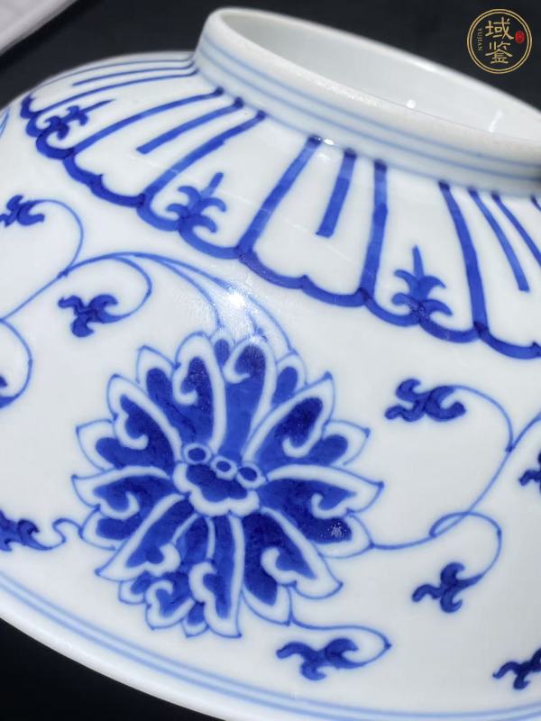 古玩陶瓷花卉紋青花碗真品鑒賞圖