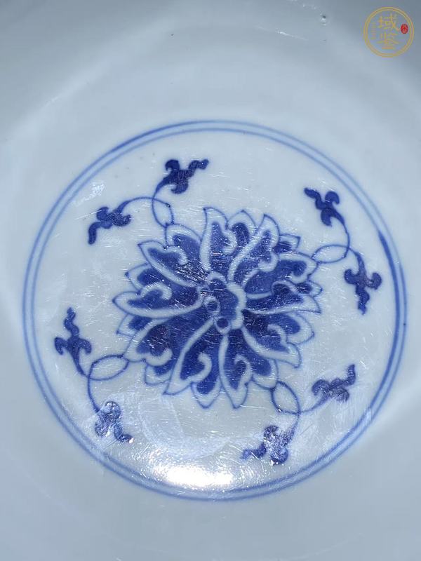 古玩陶瓷花卉紋青花碗真品鑒賞圖