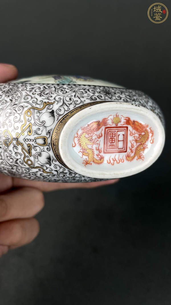 古玩陶瓷粉彩開窗人物抱月瓶真品鑒賞圖