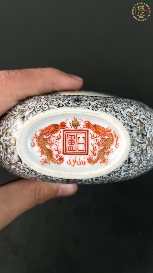 古玩陶瓷粉彩開窗人物抱月瓶真品鑒賞圖