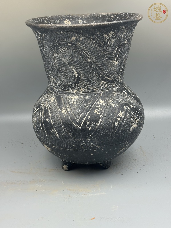 古玩陶瓷龍山文化四足尊真品鑒賞圖