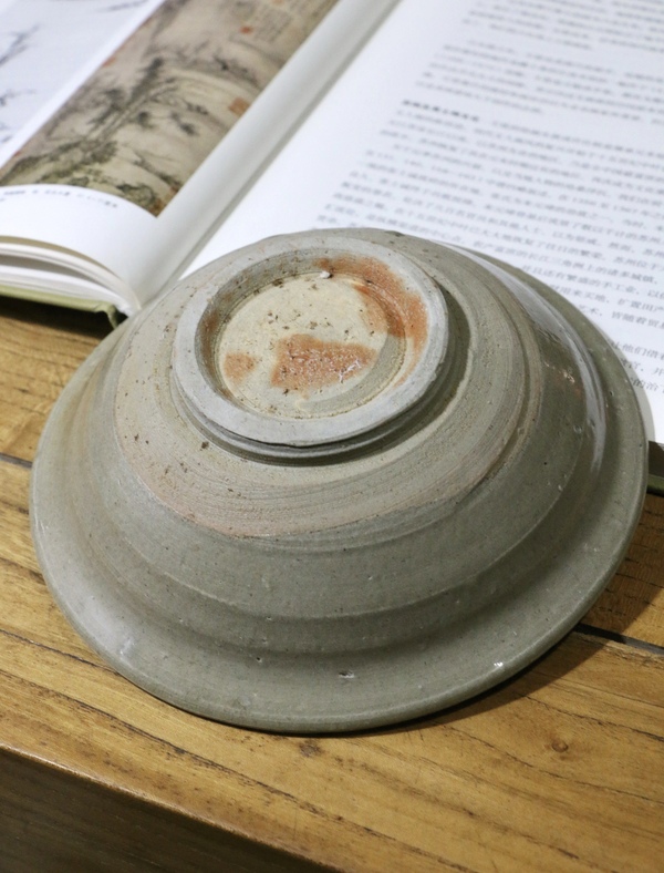 古玩陶瓷龍泉青瓷撇口碗拍賣，當前價格230元