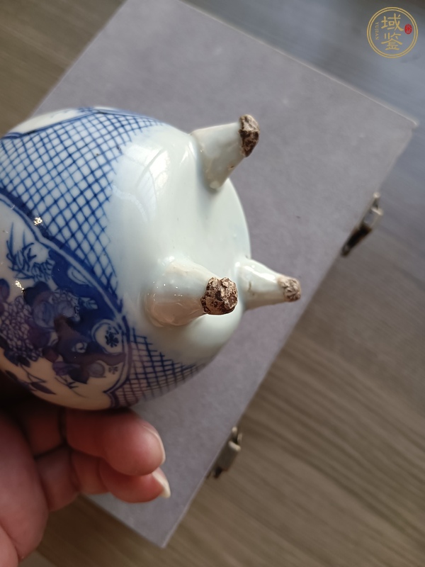 古玩陶瓷日本明治青花花卉紋香爐真品鑒賞圖
