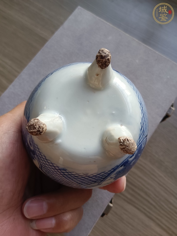 古玩陶瓷日本明治青花花卉紋香爐真品鑒賞圖