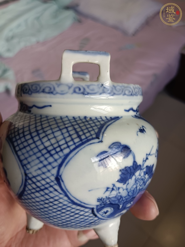 古玩陶瓷日本明治青花花卉紋香爐真品鑒賞圖