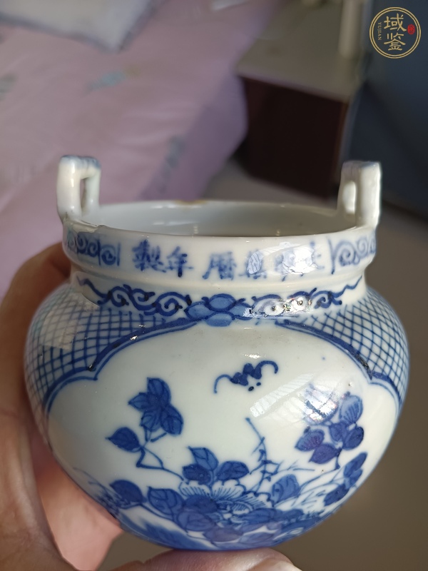 古玩陶瓷日本明治青花花卉紋香爐真品鑒賞圖