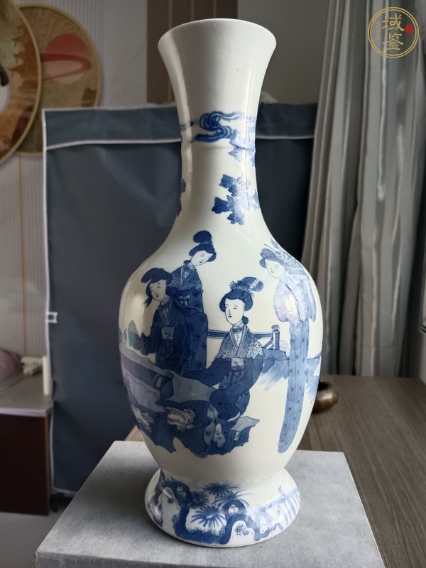 古玩陶瓷青花仕女人物撇口瓶真品鑒賞圖