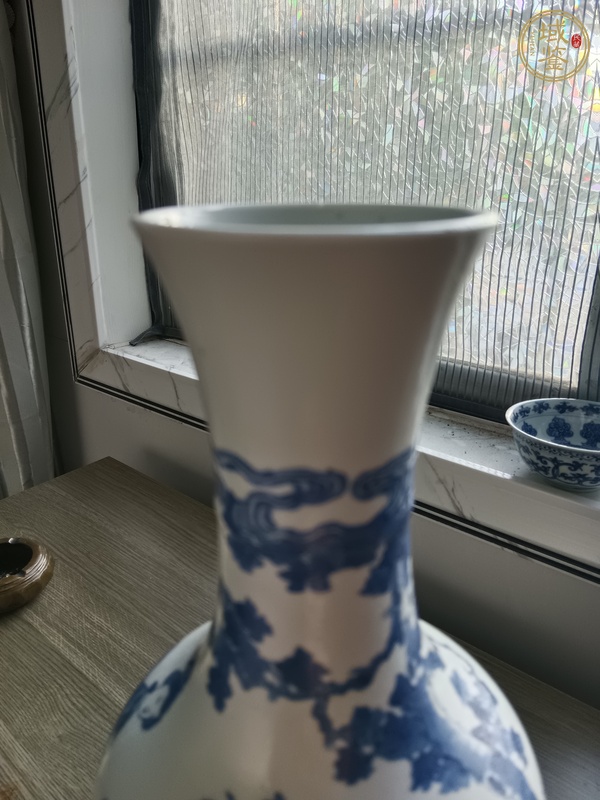 古玩陶瓷青花仕女人物撇口瓶真品鑒賞圖