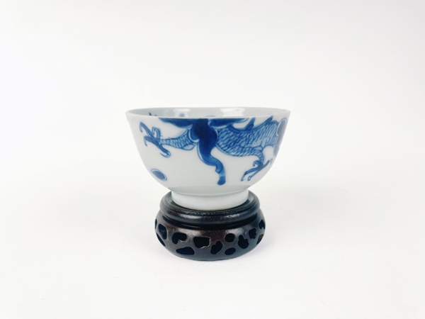古玩嚴(yán)選清雍正·青花過(guò)墻龍茶圓拍賣(mài)，當(dāng)前價(jià)格26480元
