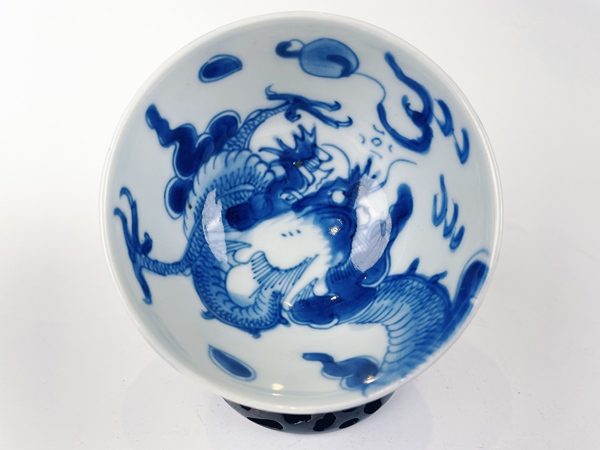 古玩陶瓷清雍正·青花過墻龍茶圓拍賣，當前價格2068元