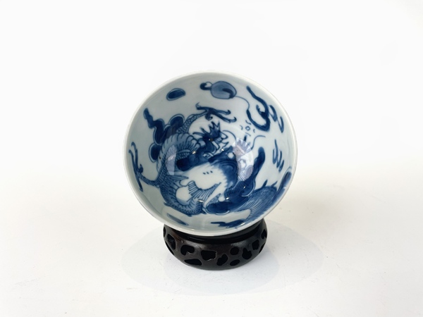 古玩陶瓷清雍正·青花過(guò)墻龍茶圓拍賣(mài),當(dāng)前價(jià)格3196元
