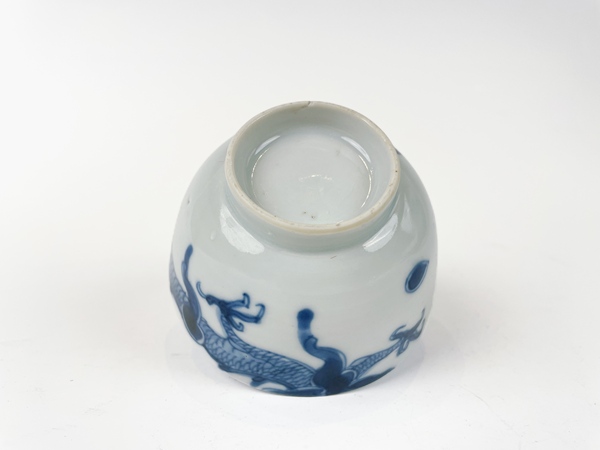 古玩陶瓷清雍正·青花過墻龍茶圓拍賣，當前價格2068元