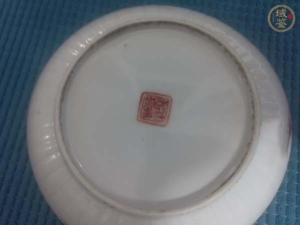 古玩陶瓷福壽三多紋礬紅盤真品鑒賞圖