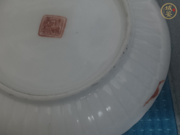 古玩陶瓷福壽三多紋礬紅盤真品鑒賞圖