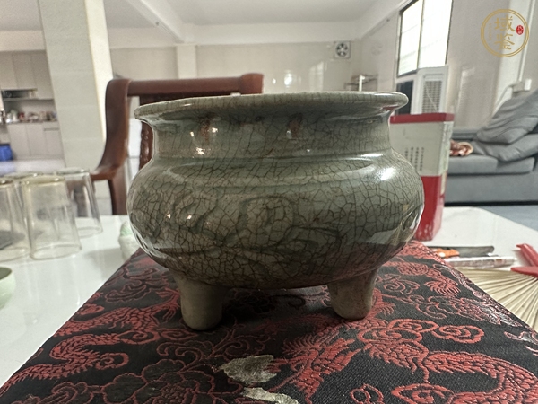 古玩陶瓷龍泉窯青釉香爐真品鑒賞圖