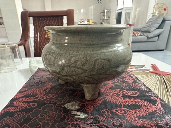 古玩陶瓷龍泉窯青釉香爐真品鑒賞圖
