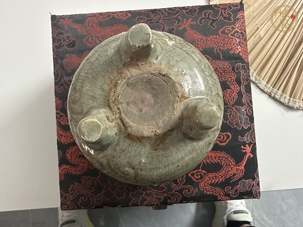 古玩陶瓷龍泉窯青釉香爐真品鑒賞圖