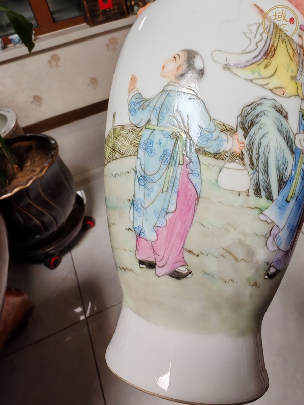 古玩陶瓷粉彩人物故事紋撇口瓶真品鑒賞圖