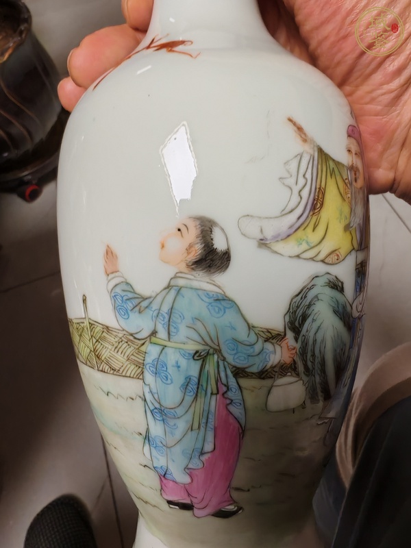古玩陶瓷粉彩人物故事紋撇口瓶真品鑒賞圖