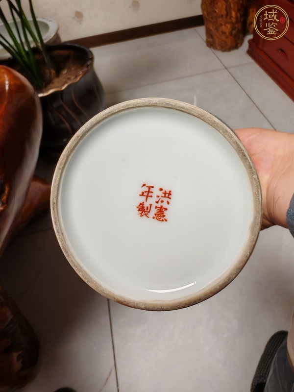 古玩陶瓷粉彩人物故事紋撇口瓶真品鑒賞圖