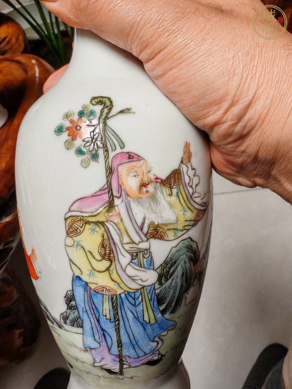 古玩陶瓷粉彩人物故事紋撇口瓶真品鑒賞圖