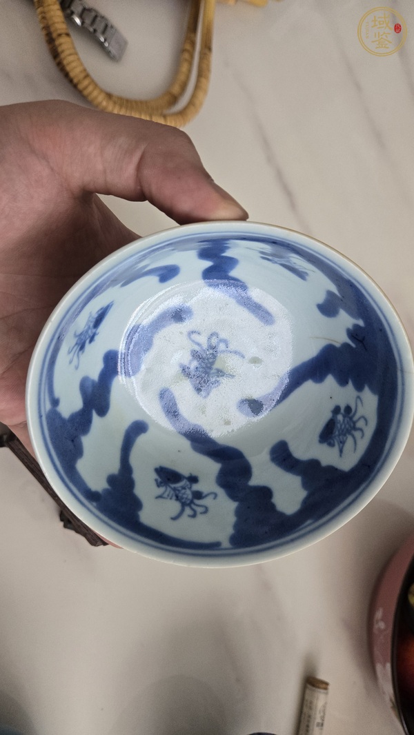 古玩陶瓷外紫金釉內(nèi)青花魚藻紋杯真品鑒賞圖