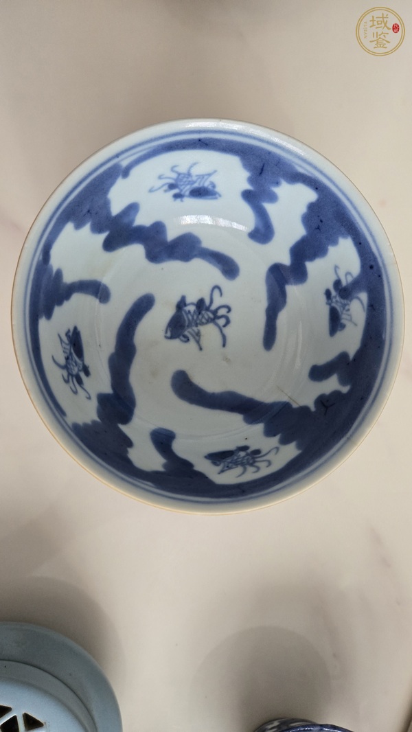 古玩陶瓷外紫金釉內(nèi)青花魚藻紋杯真品鑒賞圖