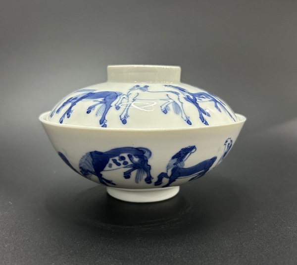 古玩陶瓷清晚青花八駿圖紋蓋碗拍賣,當前價格5000元
