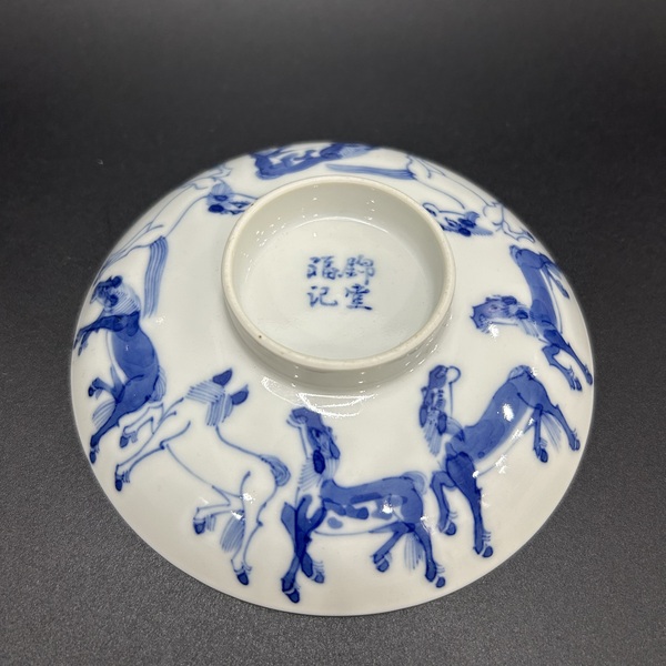 古玩陶瓷清晚青花八駿圖紋蓋碗拍賣,當前價格5000元