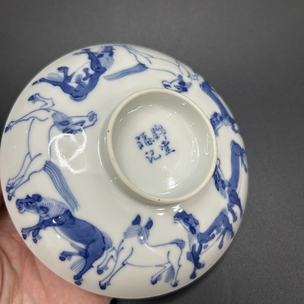 古玩陶瓷清晚青花八駿圖紋蓋碗拍賣,當前價格5000元