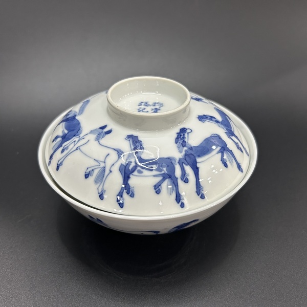 古玩陶瓷清晚青花八駿圖紋蓋碗拍賣,當前價格5000元